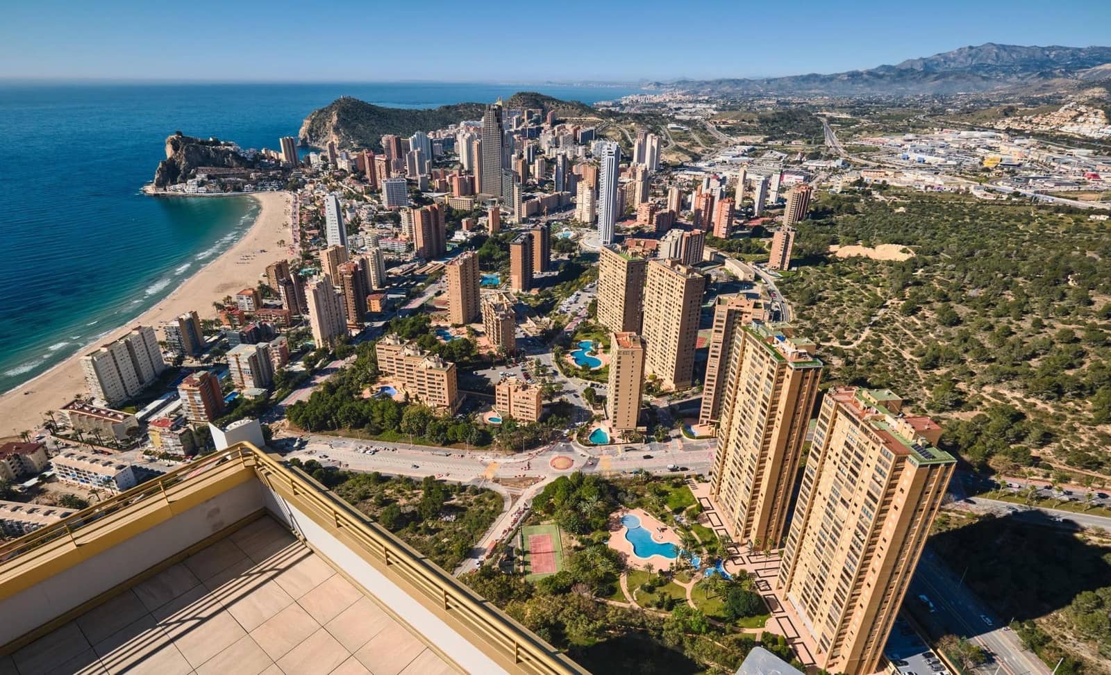 2 bedroom Apartment for sale in Benidorm with pool garage - € 680,000 (Ref: 10004221)