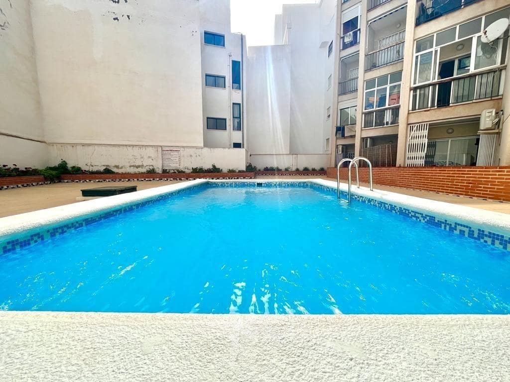 Studio na sprzedaż w Torrevieja z basenem - 92 000 € (Ref: 10004222)