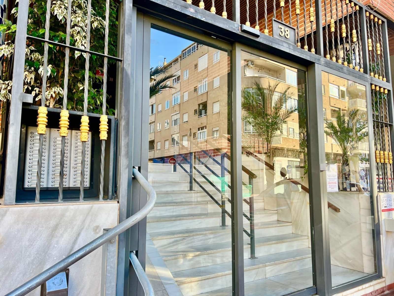 Studio na sprzedaż w Torrevieja z basenem - 92 000 € (Ref: 10004222)