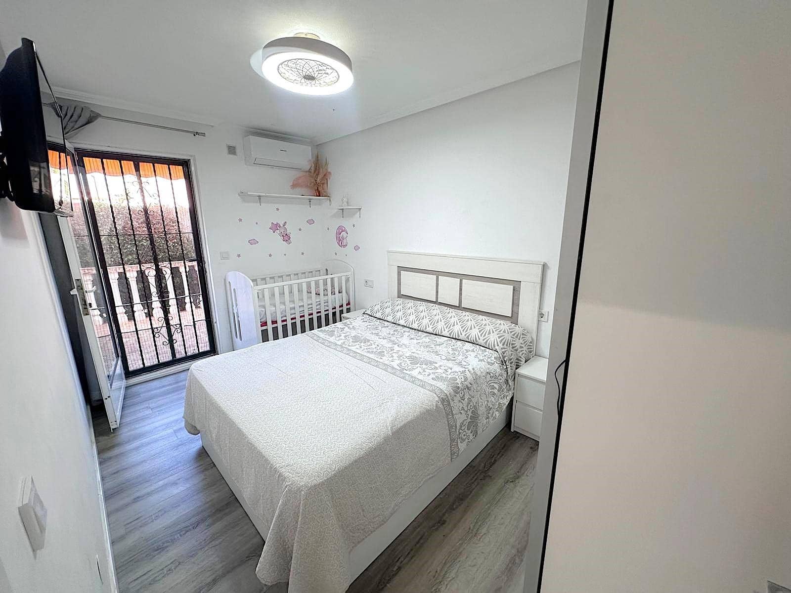 3 soveværelse Rækkehus til salg i Guardamar del Segura med swimmingpool - € 186.000 (Ref: 10009129)