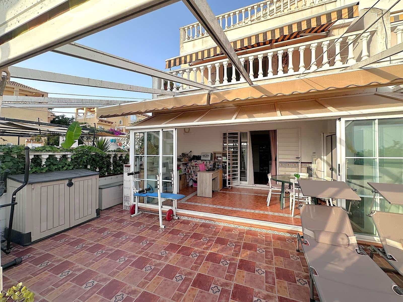 3 soveværelse Rækkehus til salg i Guardamar del Segura med swimmingpool - € 186.000 (Ref: 10009129)