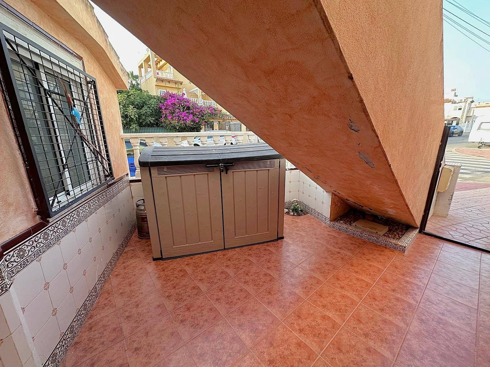 3 soveværelse Rækkehus til salg i Guardamar del Segura med swimmingpool - € 186.000 (Ref: 10009129)