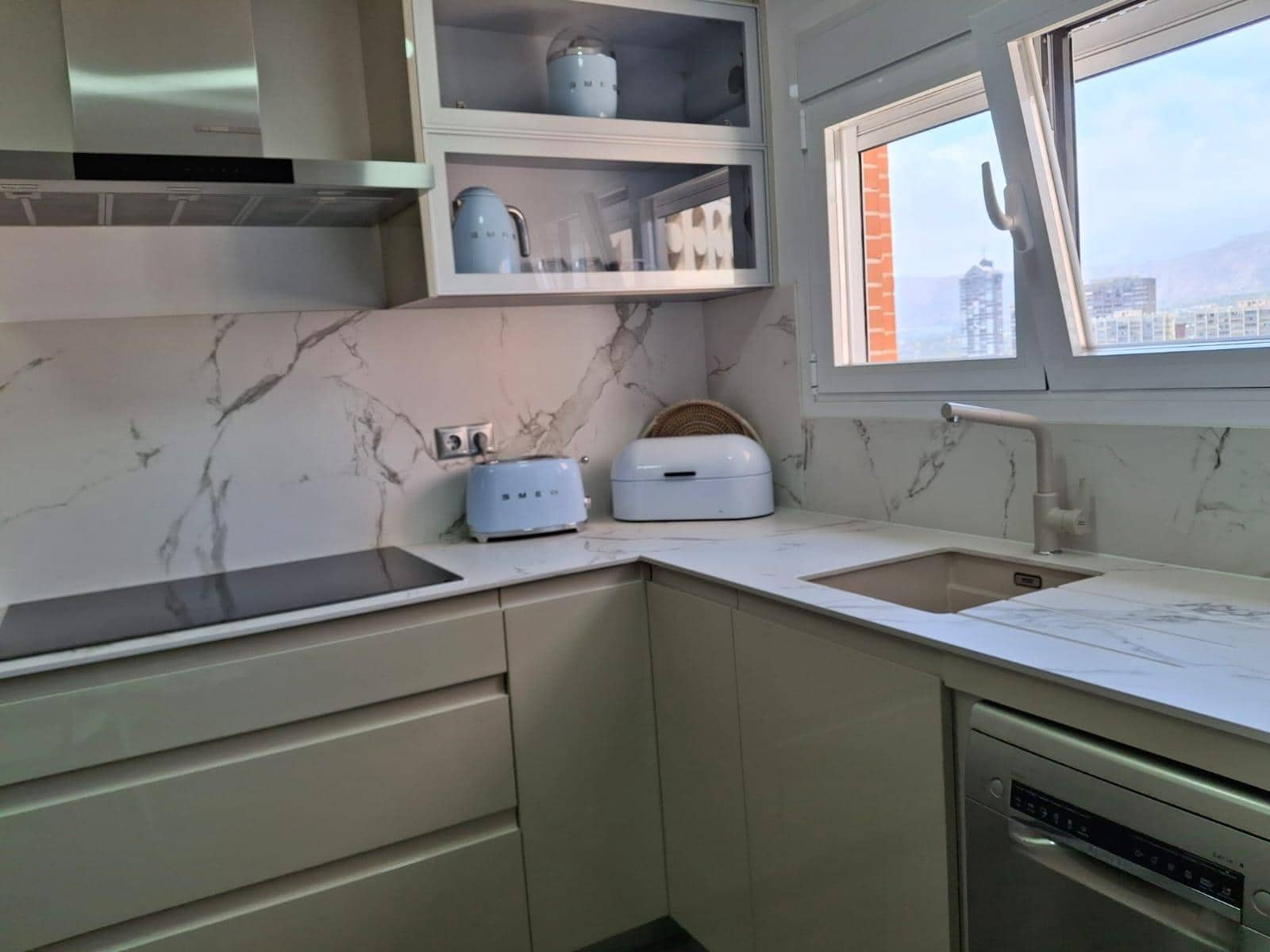 3 sypialnia Mieszkanie na sprzedaż w Benidorm z basenem garażem - 719 000 € (Ref: 10013376)
