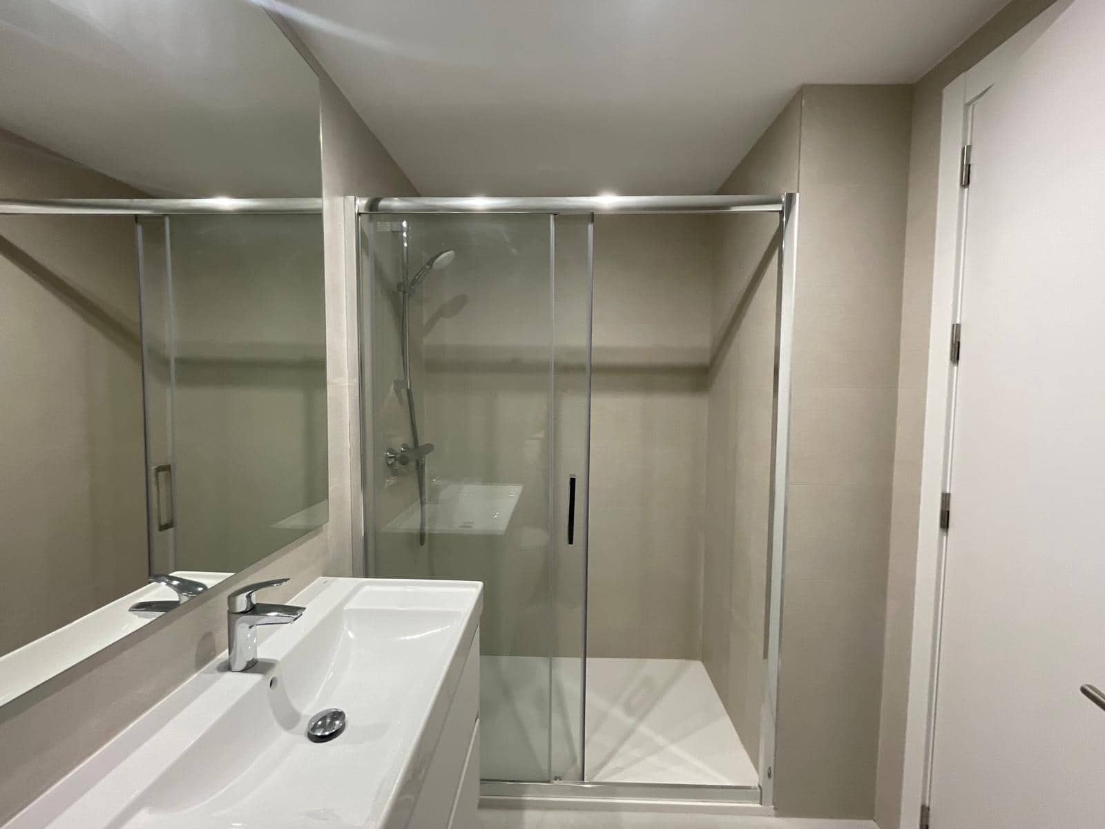 Appartement de 3 chambres à louer à Madrid ville avec piscine garage - 1 795 € (Ref: 10014177)