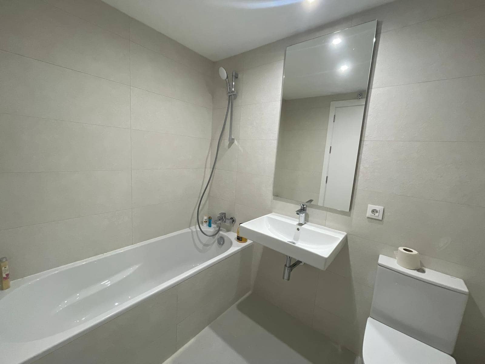 Appartement de 3 chambres à louer à Madrid ville avec piscine garage - 1 795 € (Ref: 10014177)