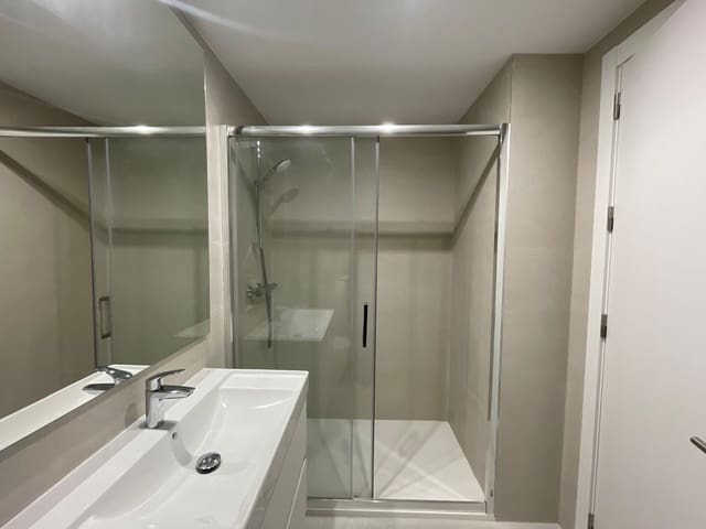 3 quarto Apartamento para arrendar em Madrid cidade com piscina garagem - 1 795 € (Ref: 10014177)