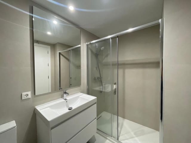 3 quarto Apartamento para arrendar em Madrid cidade com piscina garagem - 1 795 € (Ref: 10014177)