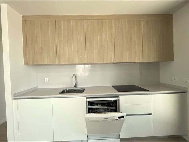 3 quarto Apartamento para arrendar em Madrid cidade com piscina garagem - 1 795 € (Ref: 10014177)
