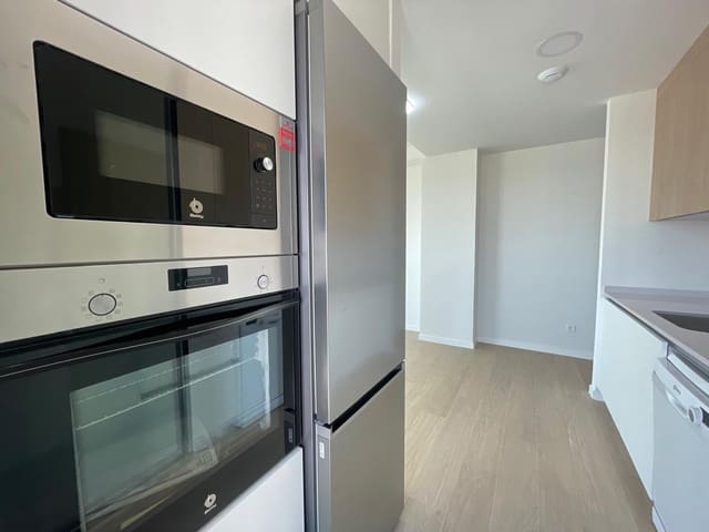 3 quarto Apartamento para arrendar em Madrid cidade com piscina garagem - 1 795 € (Ref: 10014177)