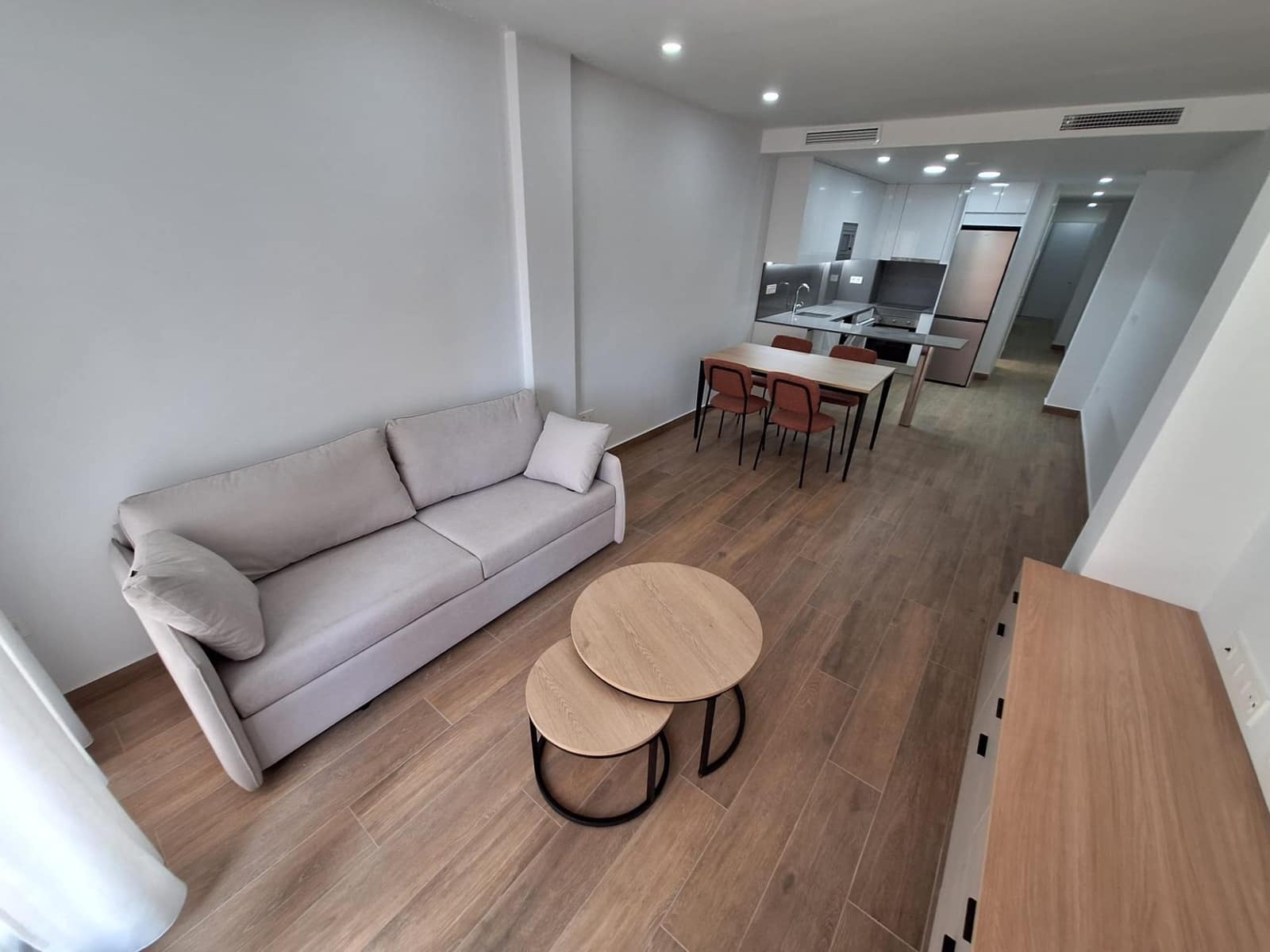 2 bedroom Apartment for rent in Torrevieja with pool garage - € 1,300 (Ref: 10014183)
