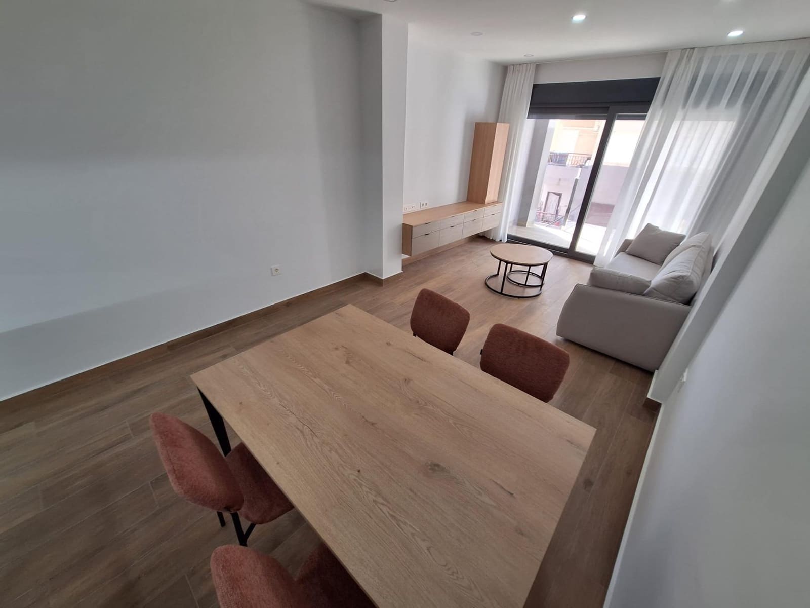 2 bedroom Apartment for rent in Torrevieja with pool garage - € 1,300 (Ref: 10014183)