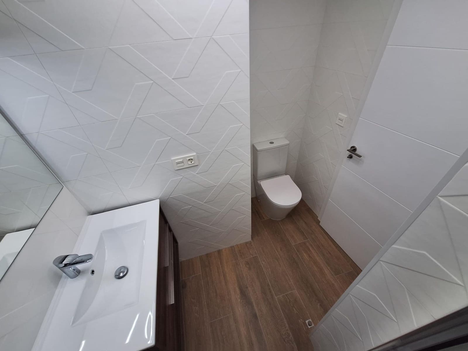 2 bedroom Apartment for rent in Torrevieja with pool garage - € 1,300 (Ref: 10014183)