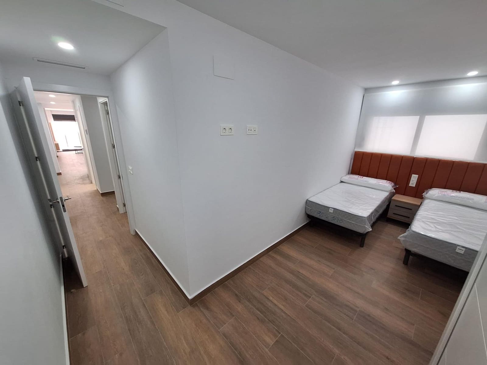 2 bedroom Apartment for rent in Torrevieja with pool garage - € 1,300 (Ref: 10014183)