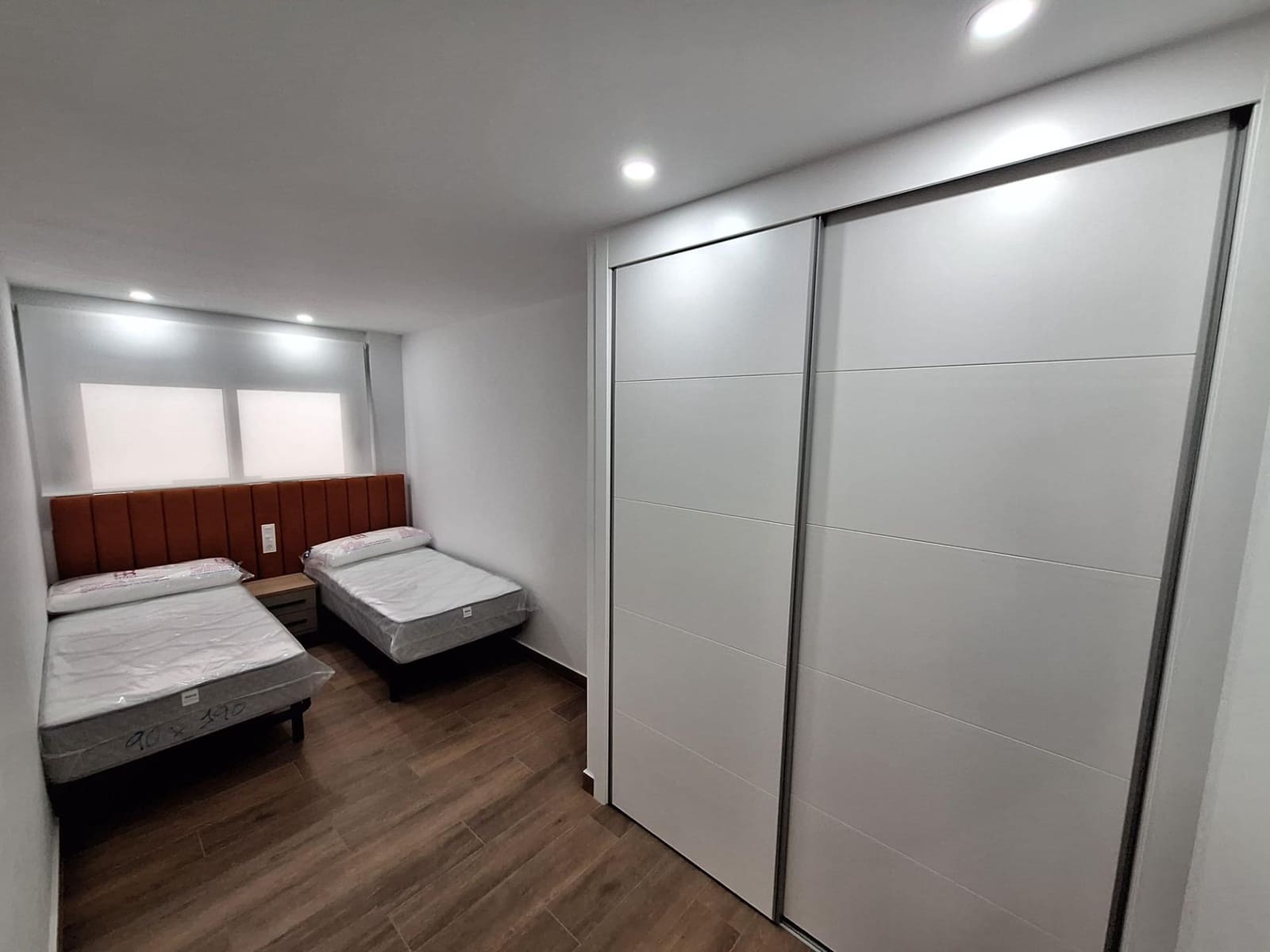 2 bedroom Apartment for rent in Torrevieja with pool garage - € 1,300 (Ref: 10014183)