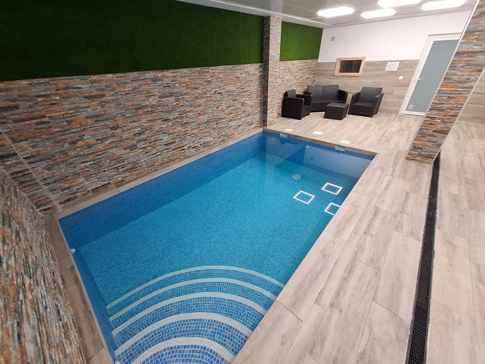 2 bedroom Apartment for rent in Torrevieja with pool garage - € 1,300 (Ref: 10014183)