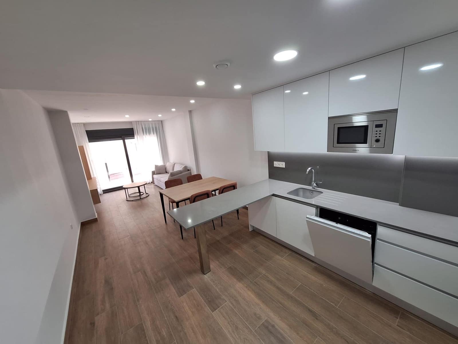 2 bedroom Apartment for rent in Torrevieja with pool garage - € 1,300 (Ref: 10014183)