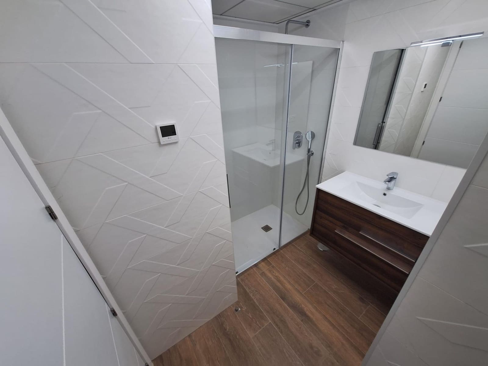 2 bedroom Apartment for rent in Torrevieja with pool garage - € 1,300 (Ref: 10014183)