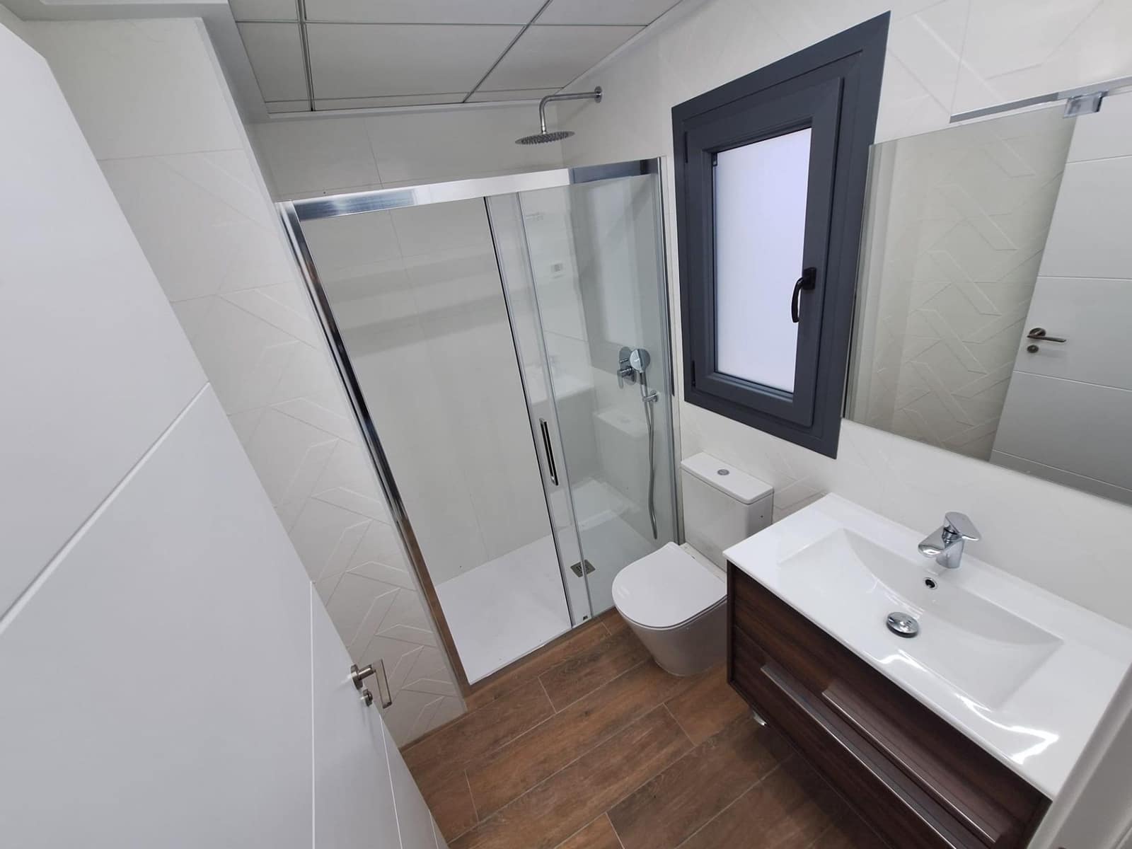 2 bedroom Apartment for rent in Torrevieja with pool garage - € 1,300 (Ref: 10014183)