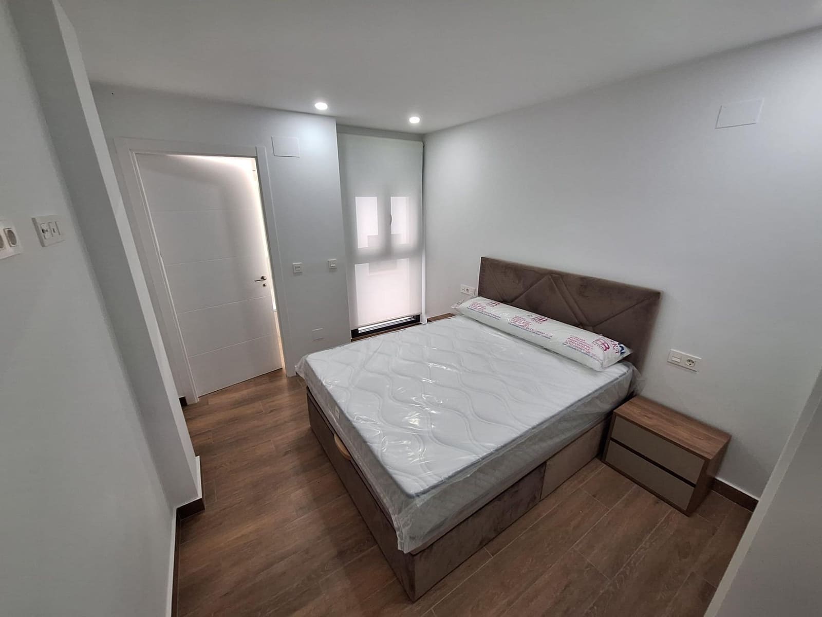 2 bedroom Apartment for rent in Torrevieja with pool garage - € 1,300 (Ref: 10014183)