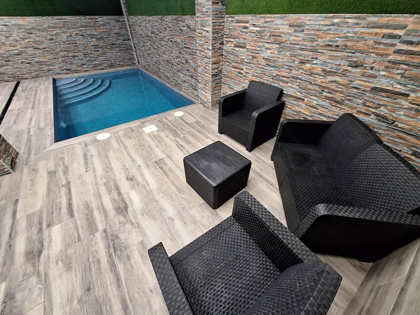 2 bedroom Apartment for rent in Torrevieja with pool garage - € 1,300 (Ref: 10014183)