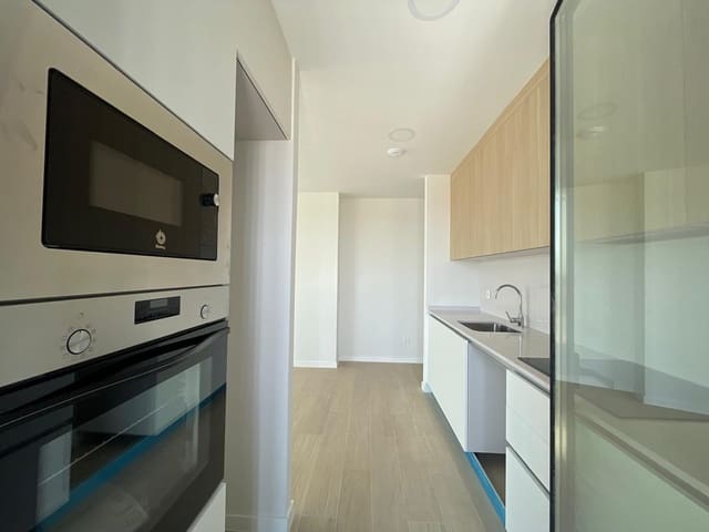 3 soverom Leilighet til leie i Madrid by med svømmebasseng garasje - € 1 800 (Ref: 10014187)