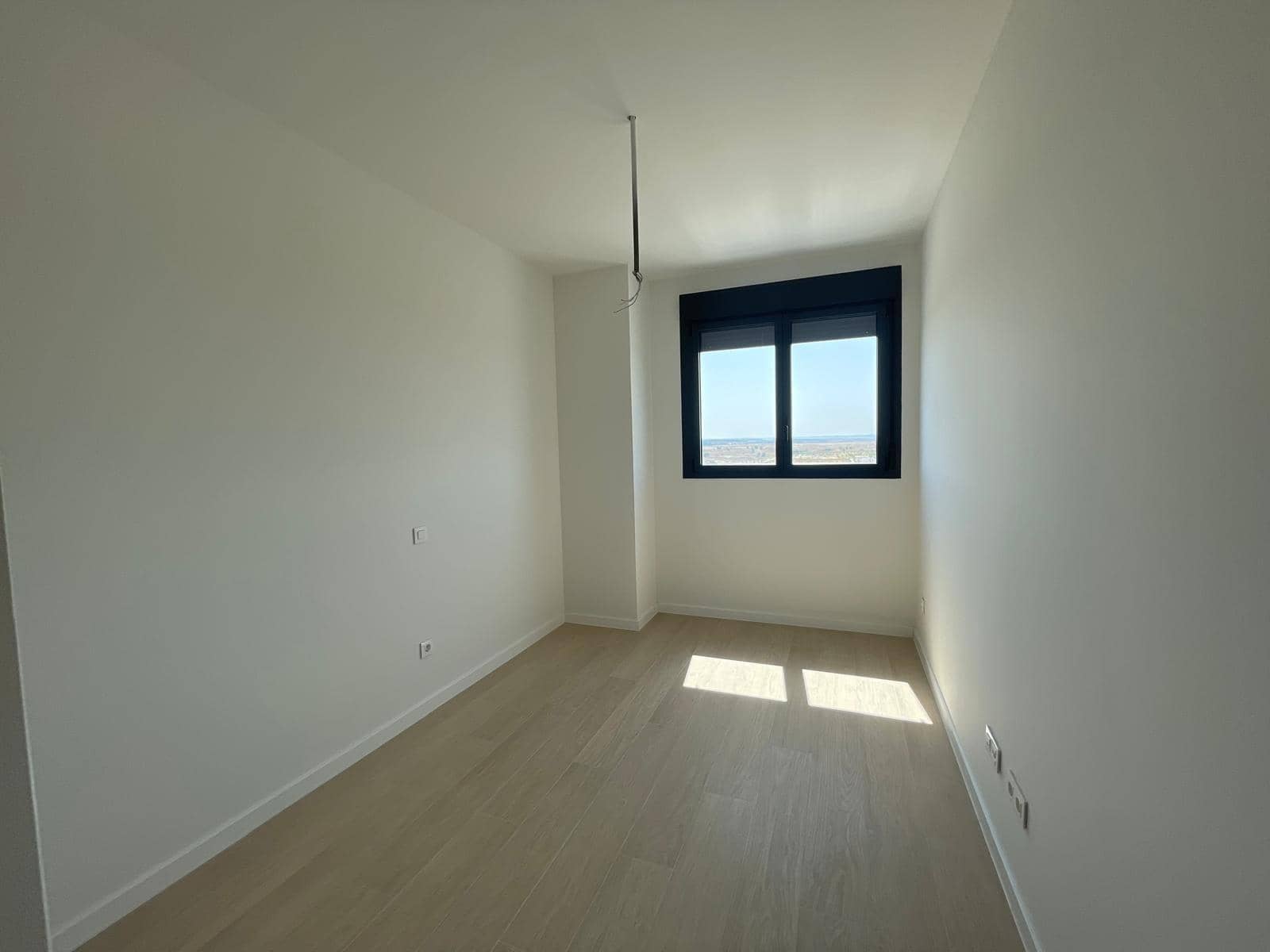 3 soverom Leilighet til leie i Madrid by med svømmebasseng garasje - € 1 800 (Ref: 10014187)