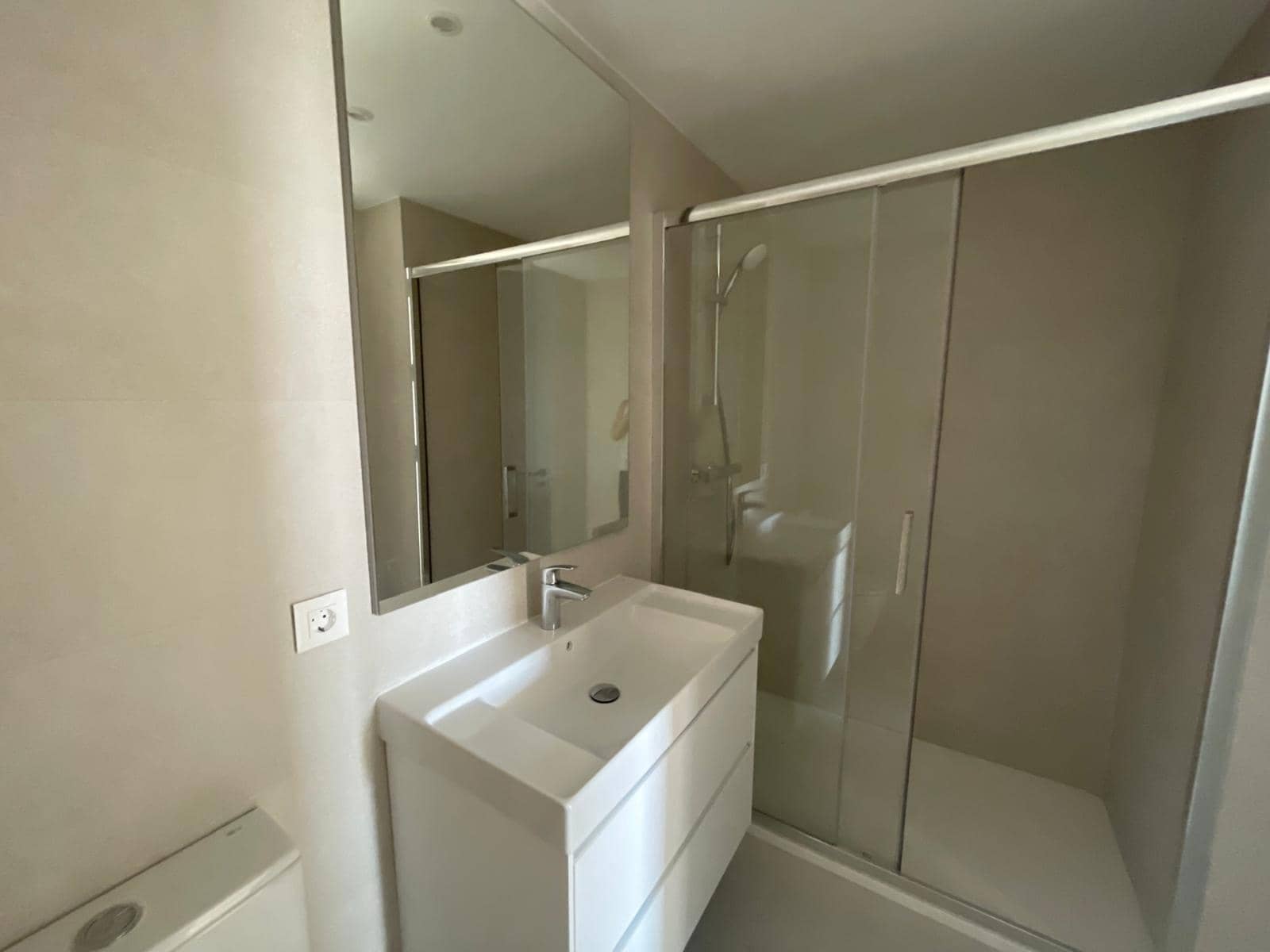 3 soverom Leilighet til leie i Madrid by med svømmebasseng garasje - € 1 800 (Ref: 10014187)
