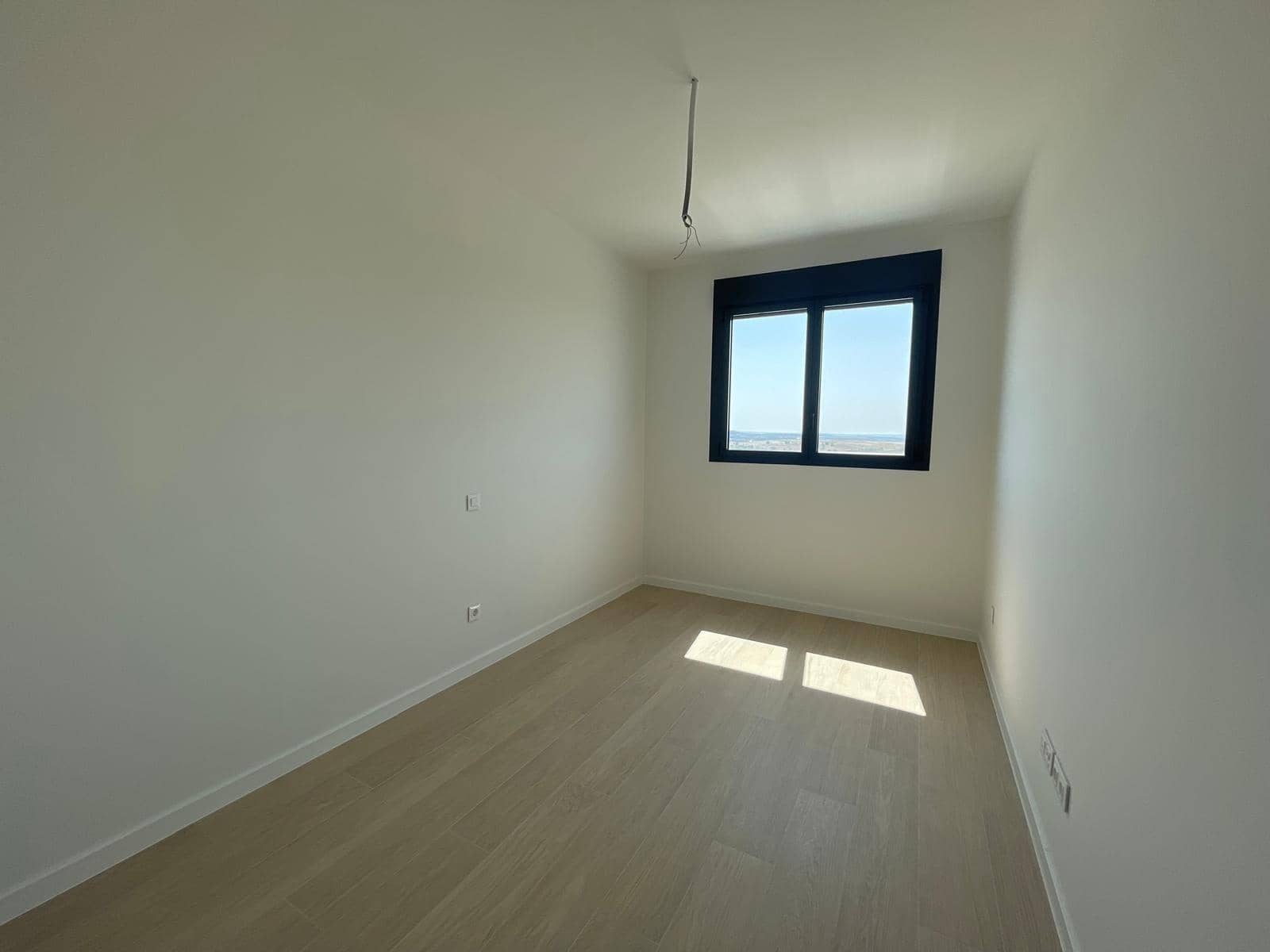 3 soverom Leilighet til leie i Madrid by med svømmebasseng garasje - € 1 800 (Ref: 10014187)