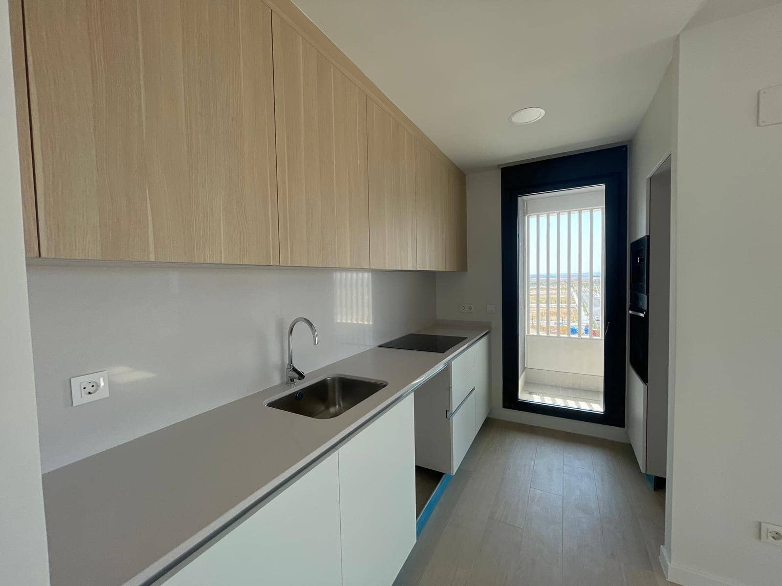 3 soverom Leilighet til leie i Madrid by med svømmebasseng garasje - € 1 800 (Ref: 10014187)