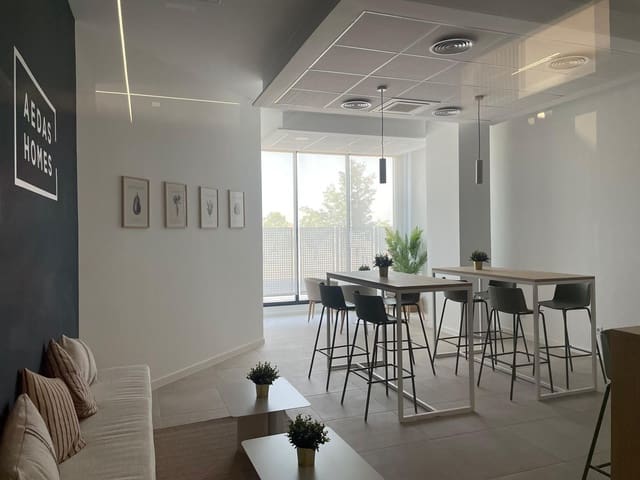 3 soverom Leilighet til leie i Madrid by med svømmebasseng garasje - € 1 800 (Ref: 10014187)