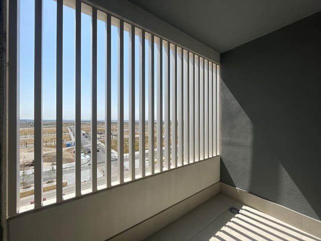 3 soverom Leilighet til leie i Madrid by med svømmebasseng garasje - € 1 800 (Ref: 10014187)