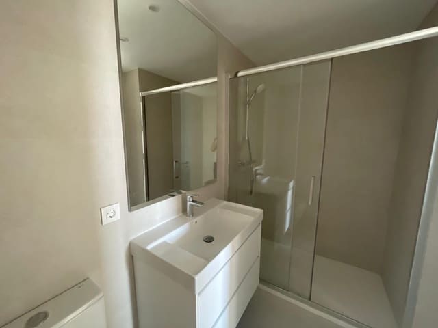 3 soverom Leilighet til leie i Madrid by med svømmebasseng garasje - € 1 800 (Ref: 10014187)