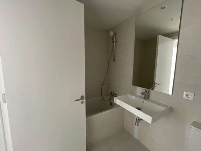 3 soverom Leilighet til leie i Madrid by med svømmebasseng garasje - € 1 800 (Ref: 10014187)