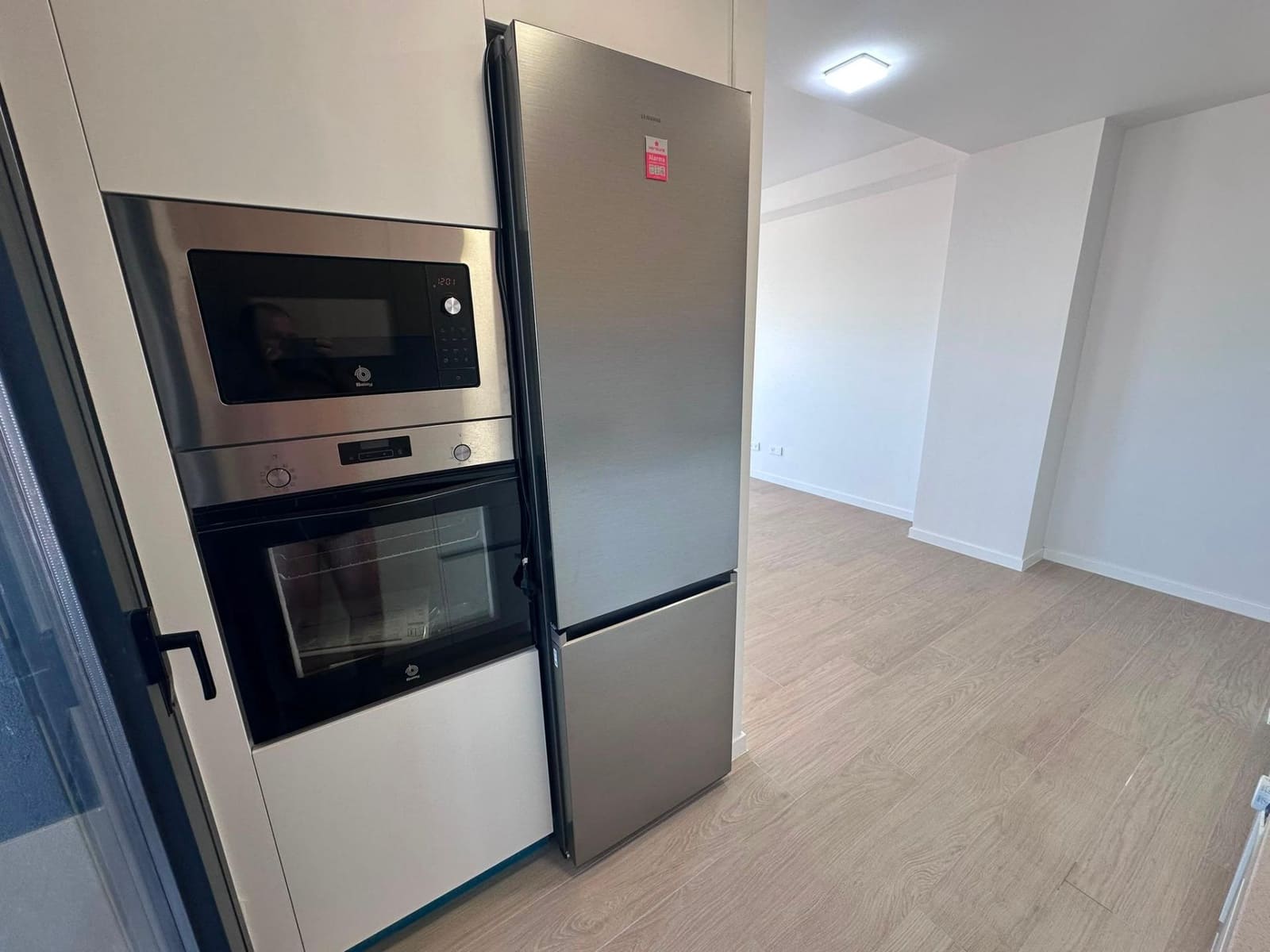 3 soverom Leilighet til leie i Madrid by med svømmebasseng garasje - € 1 800 (Ref: 10014187)