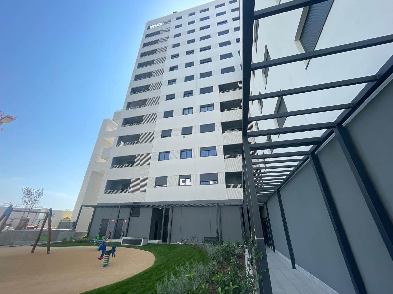 3 soverom Leilighet til leie i Madrid by med svømmebasseng garasje - € 1 800 (Ref: 10014187)