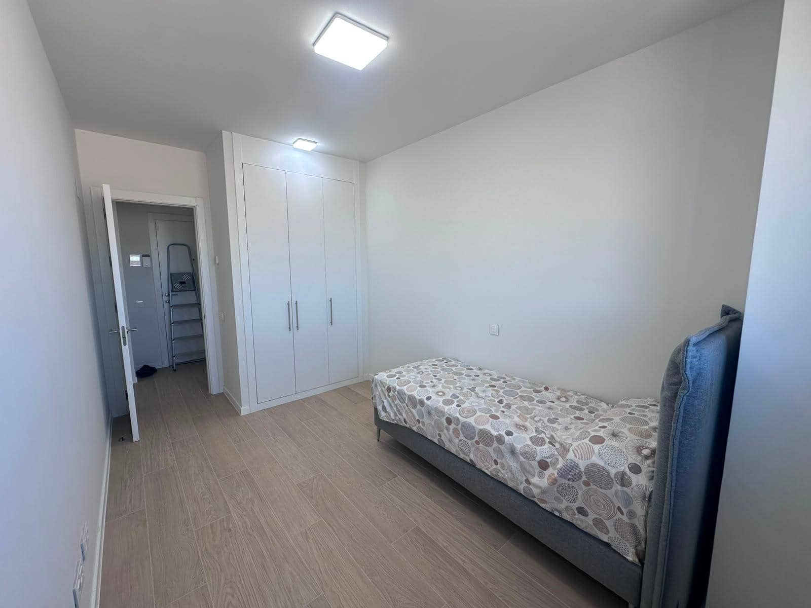 3 soverom Leilighet til leie i Madrid by med svømmebasseng garasje - € 1 800 (Ref: 10014187)