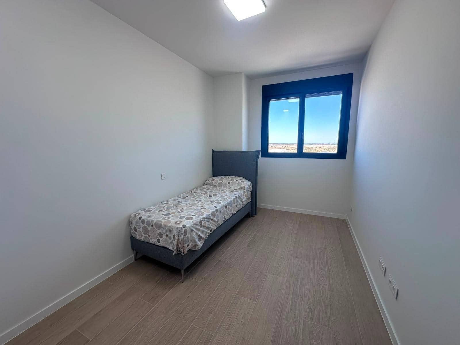 3 soverom Leilighet til leie i Madrid by med svømmebasseng garasje - € 1 800 (Ref: 10014187)