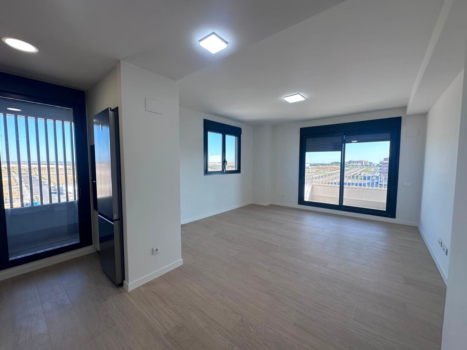3 soverom Leilighet til leie i Madrid by med svømmebasseng garasje - € 1 800 (Ref: 10014187)
