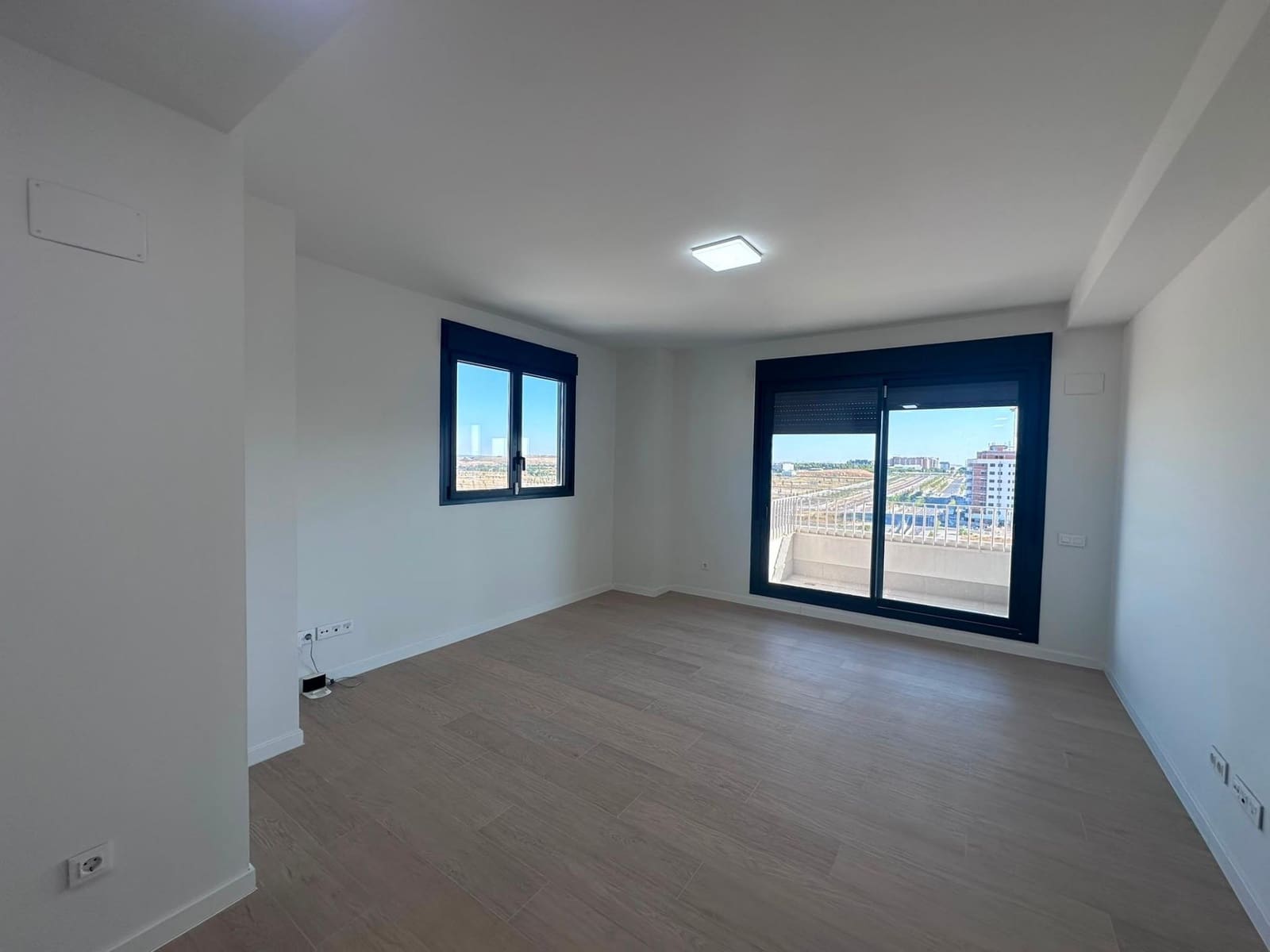3 soverom Leilighet til leie i Madrid by med svømmebasseng garasje - € 1 800 (Ref: 10014187)