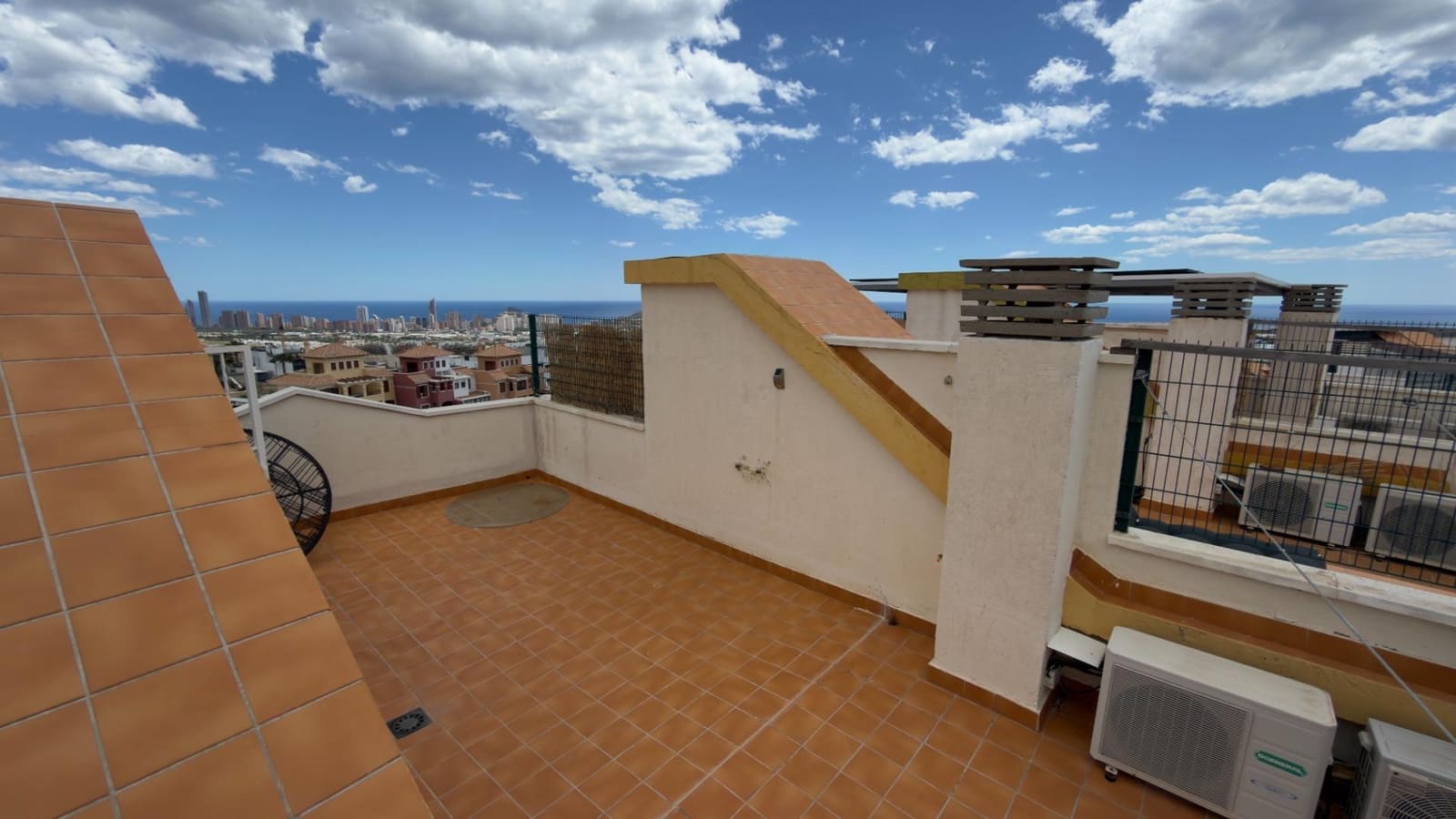 Bungalow de 3 chambres à louer à Finestrat avec piscine garage - 3 500 € (Ref: 10014188)