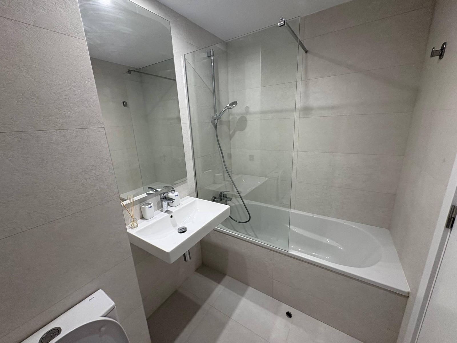 Appartement de 3 chambres à louer à Madrid ville avec piscine garage - 1 800 € (Ref: 10014189)