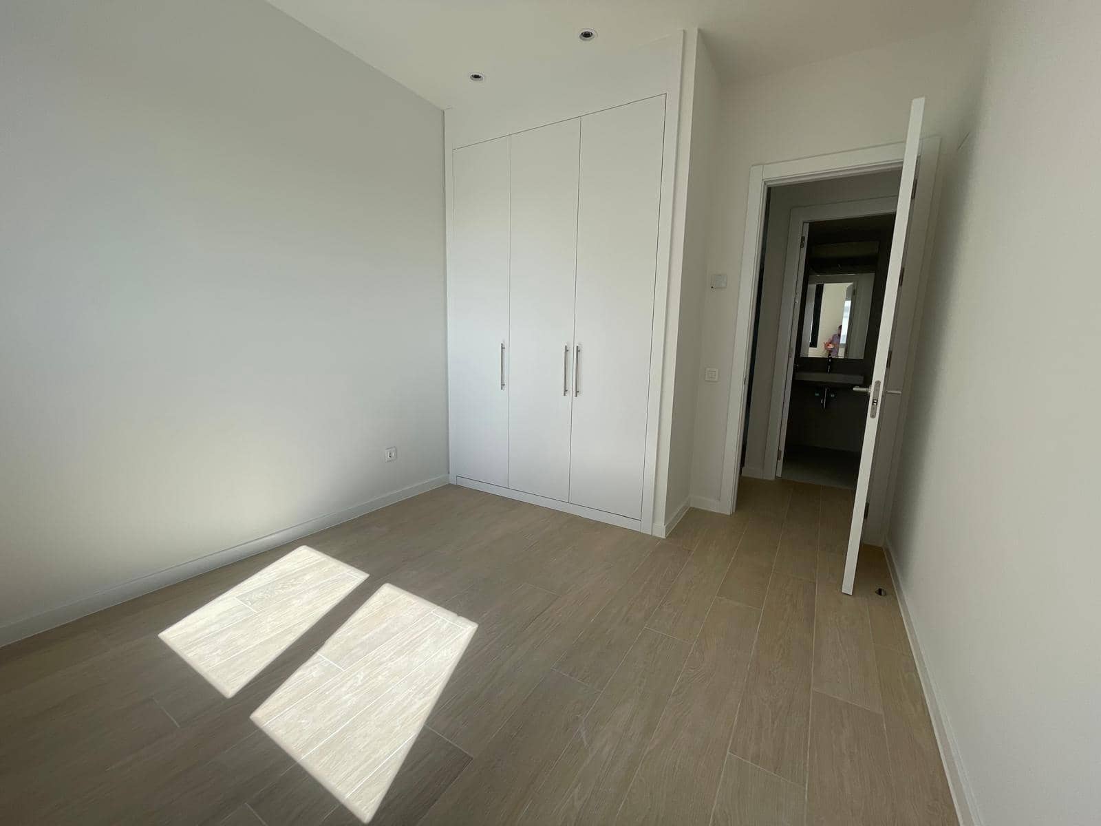 3 quarto Apartamento para arrendar em Madrid cidade com piscina garagem - 1 800 € (Ref: 10014190)