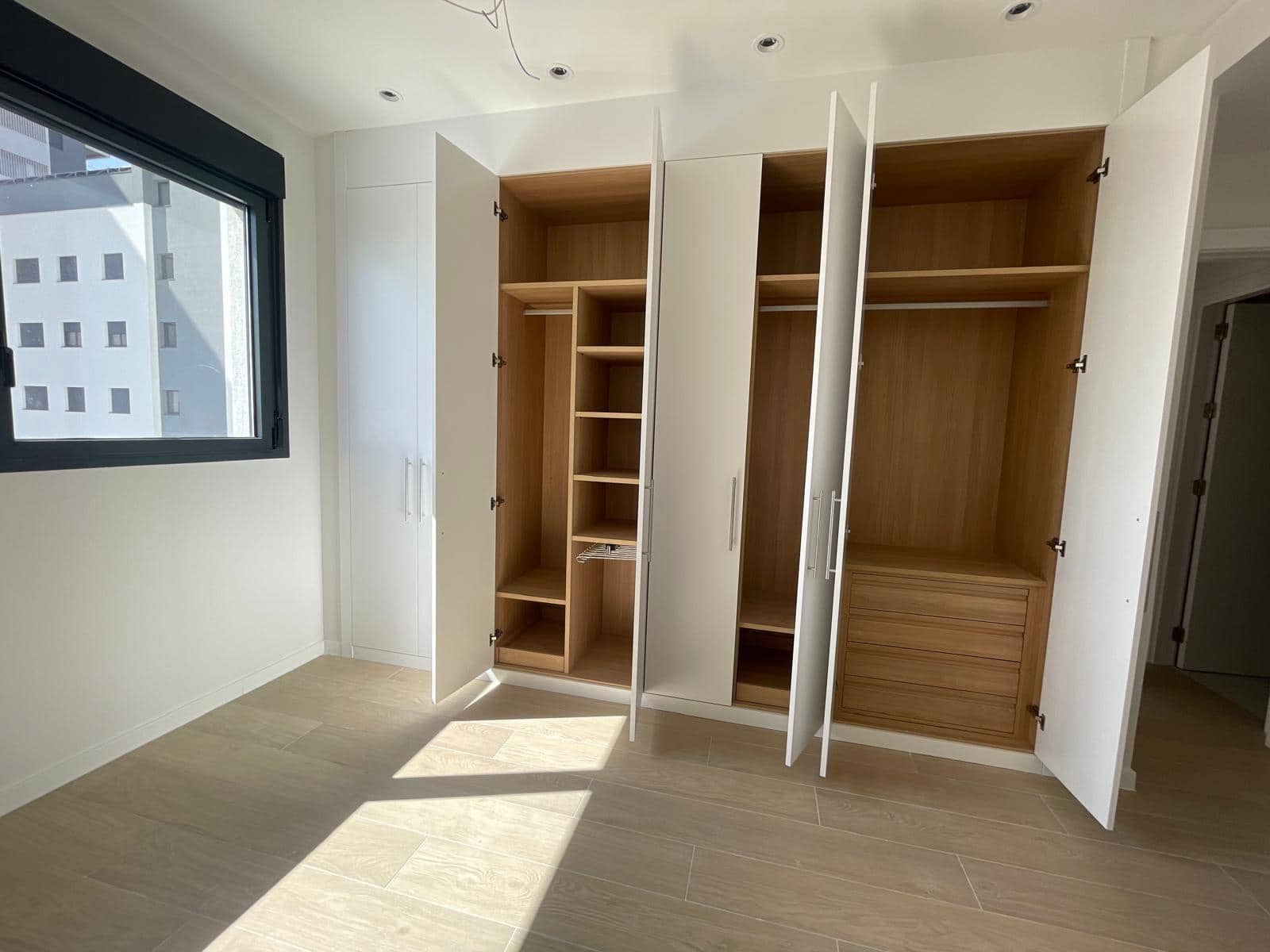 3 quarto Apartamento para arrendar em Madrid cidade com piscina garagem - 1 800 € (Ref: 10014190)
