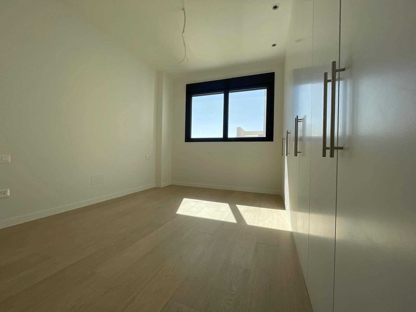 3 quarto Apartamento para arrendar em Madrid cidade com piscina garagem - 1 800 € (Ref: 10014190)