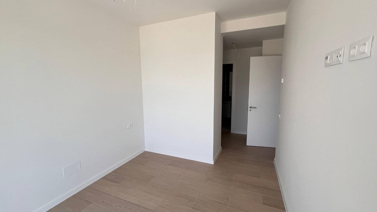 3 quarto Apartamento para arrendar em Madrid cidade com piscina garagem - 1 800 € (Ref: 10014190)