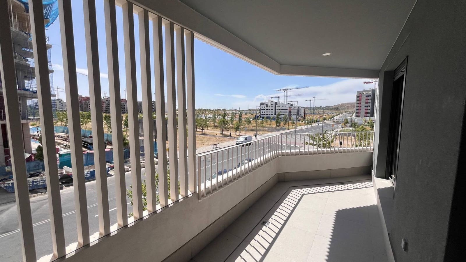 3 quarto Apartamento para arrendar em Madrid cidade com piscina garagem - 1 800 € (Ref: 10014190)