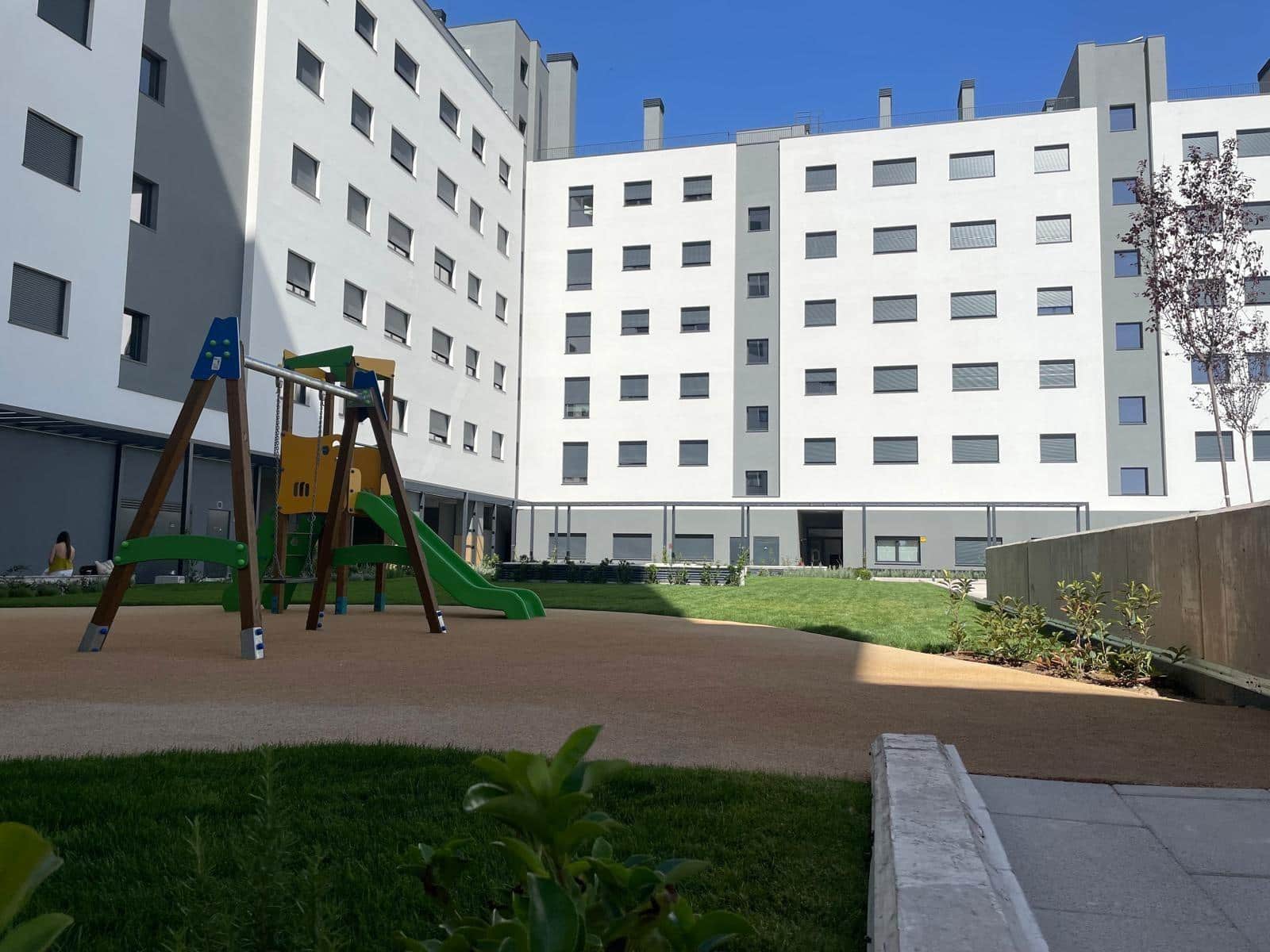 3 quarto Apartamento para arrendar em Madrid cidade com piscina garagem - 1 800 € (Ref: 10014190)