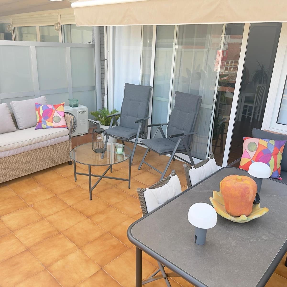 2 makuuhuone Huoneisto vuokrattavana paikassa Playa de San Juan mukana 
autotalli - 1 350 € (Ref: 10014193)