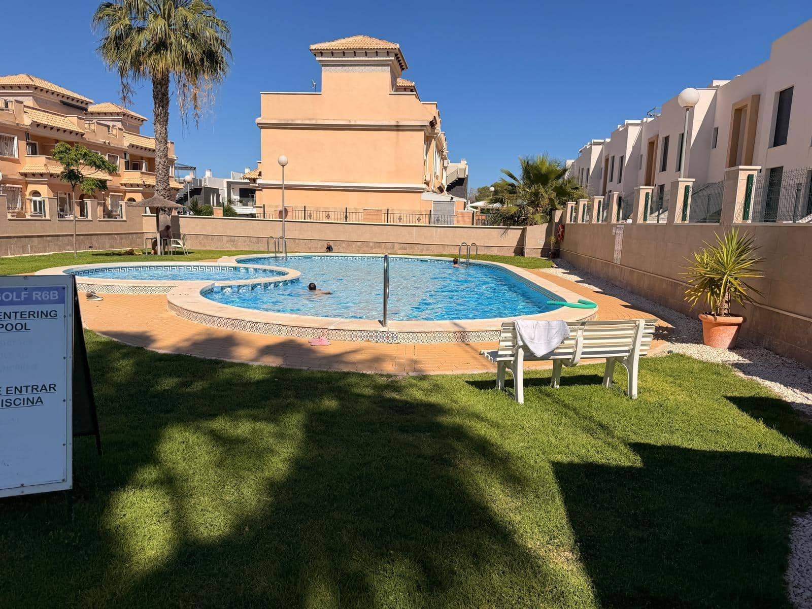 3 sovrum Radhus att hyra i Orihuela Costa med pool garage - 1 300 € (Ref: 10014194)
