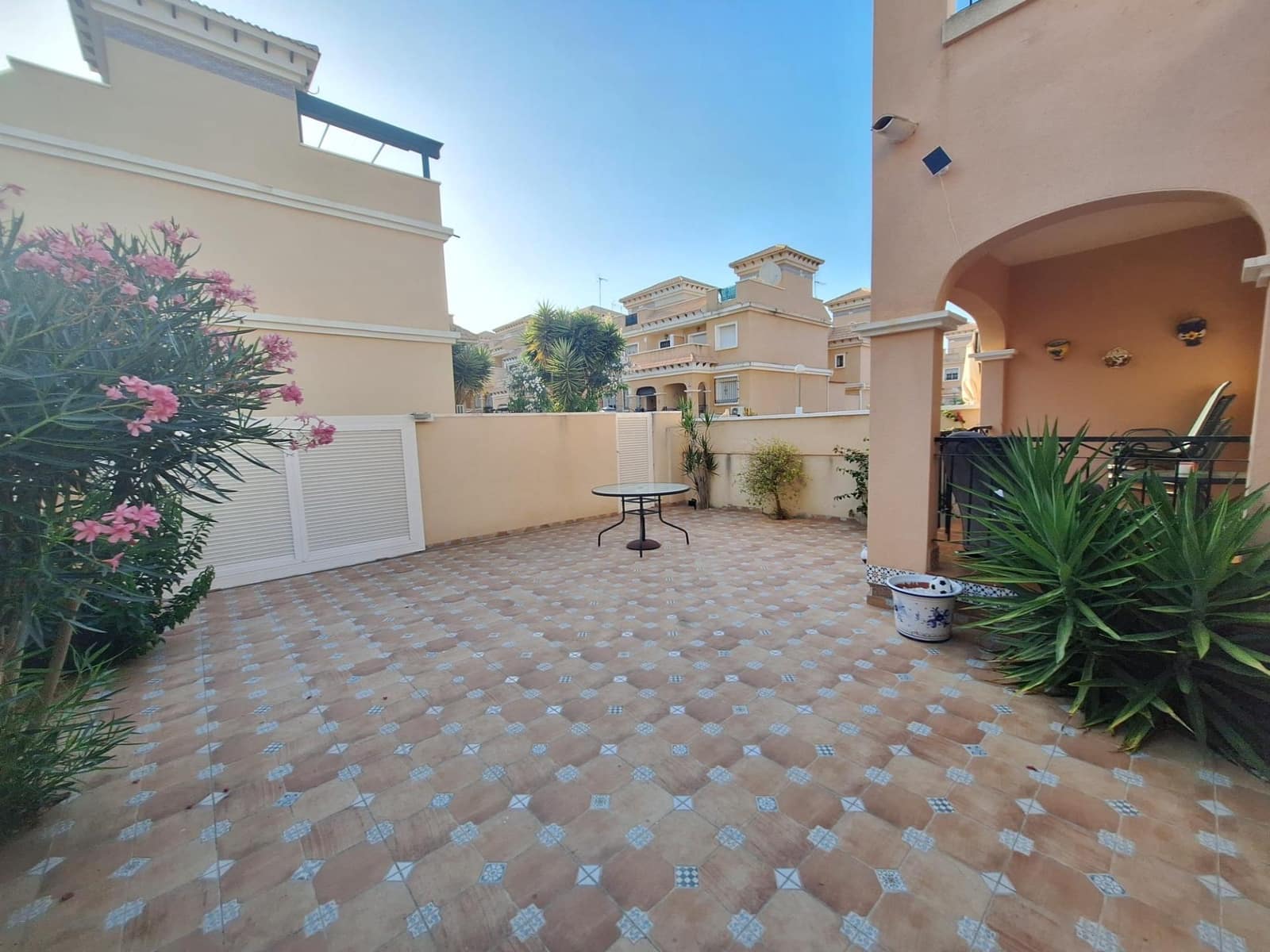 3 sovrum Radhus att hyra i Orihuela Costa med pool garage - 1 300 € (Ref: 10014194)